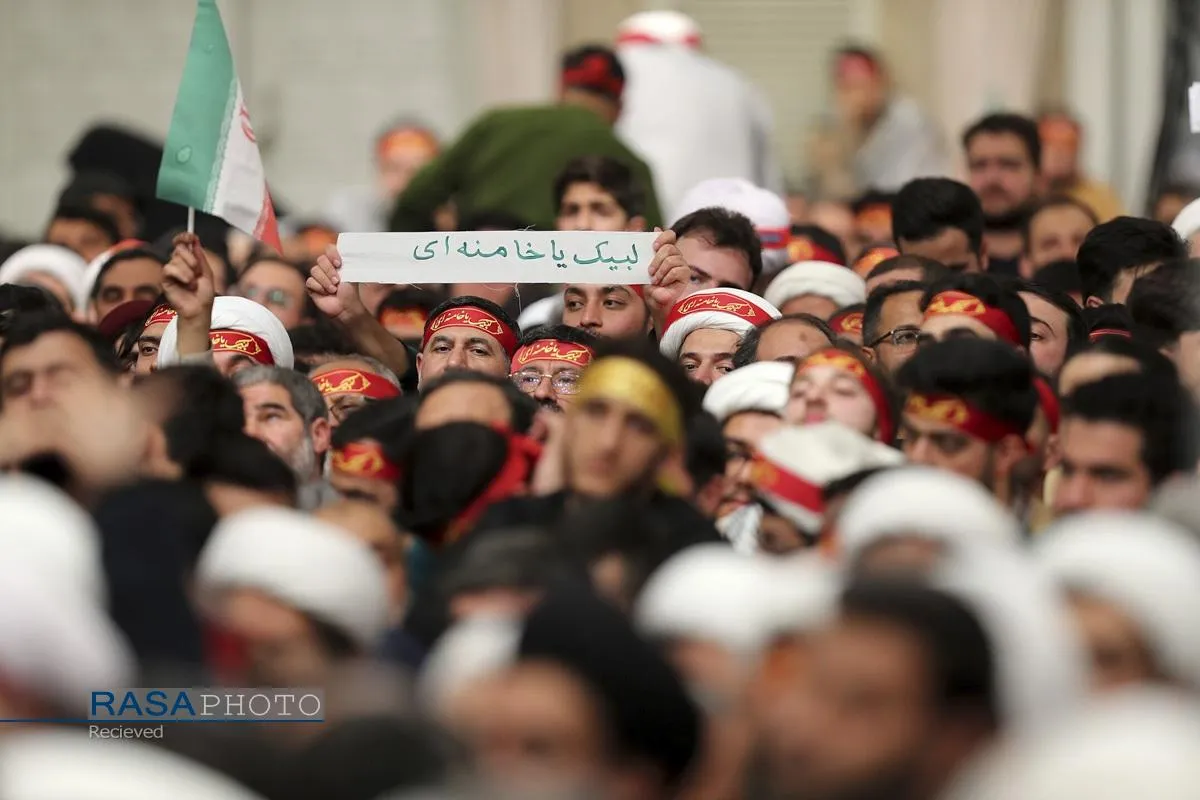 دیدار هزاران نفر از مردم قم با رهبر معظم انقلاب