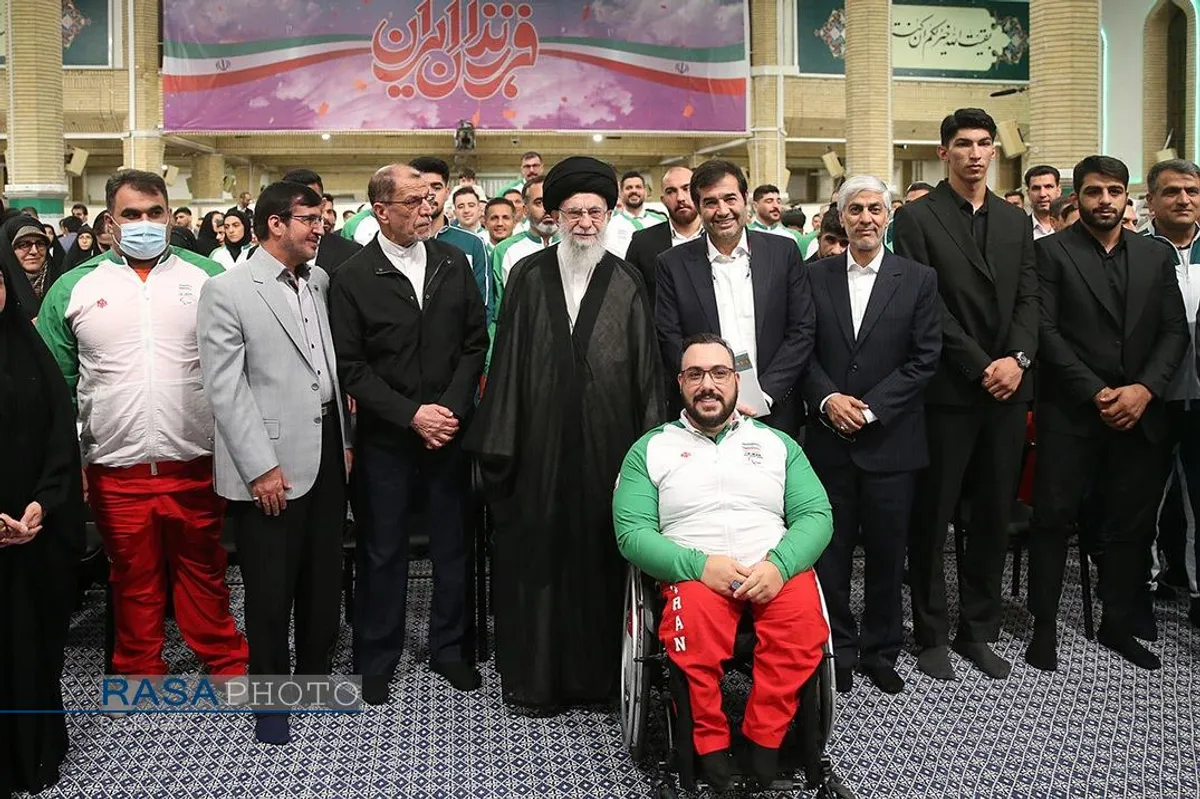 دیدار اعضای کاروان&zwnj;های اعزامی ایران به بازی&zwnj;های المپیک و پارالمپیک ۲۰۲۴ با رهبر انقلاب