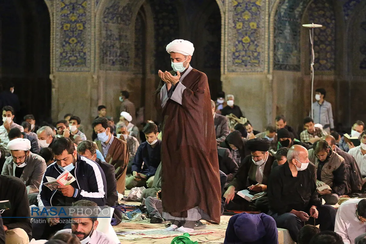 مراسم احیای شب قدر در مسجد امام اصفهان با حضور آیت الله مهدوی&lrm;
