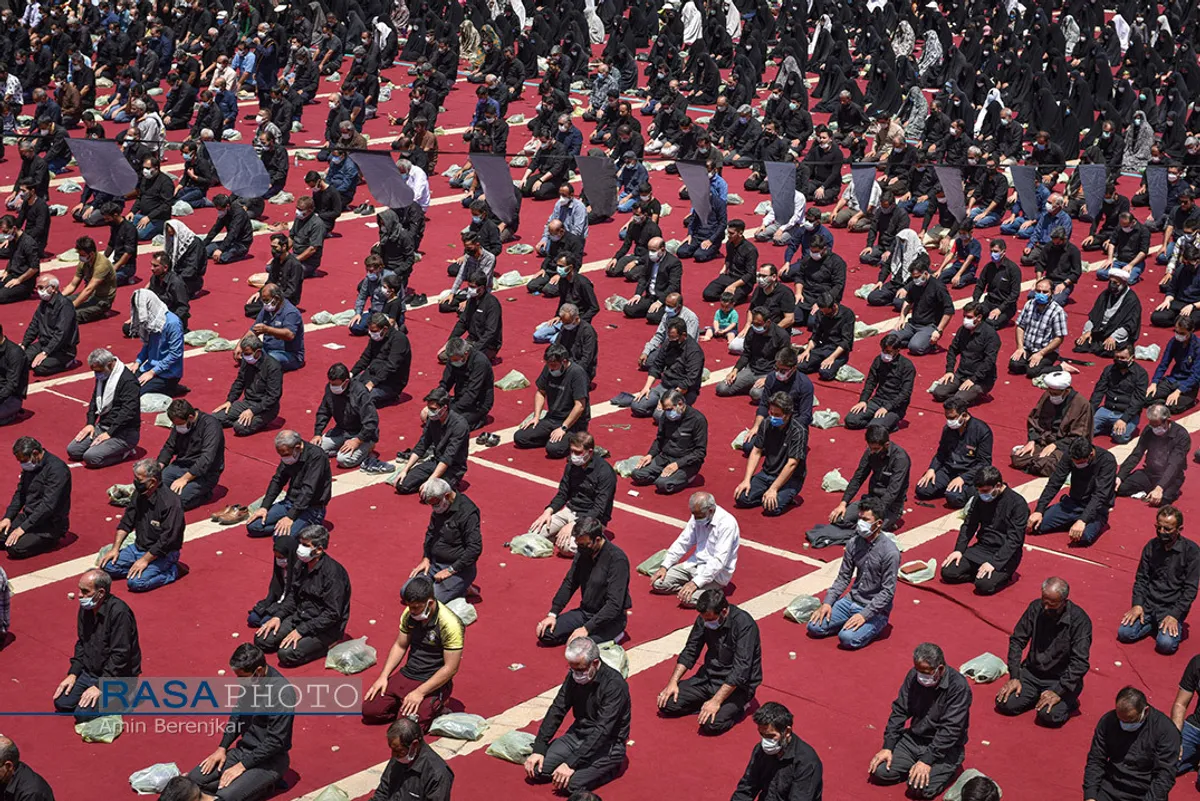 عزاداری و نماز جماعت ظهر عاشورا در حرم حضرت احمدبن موسی الکاظم (ع)