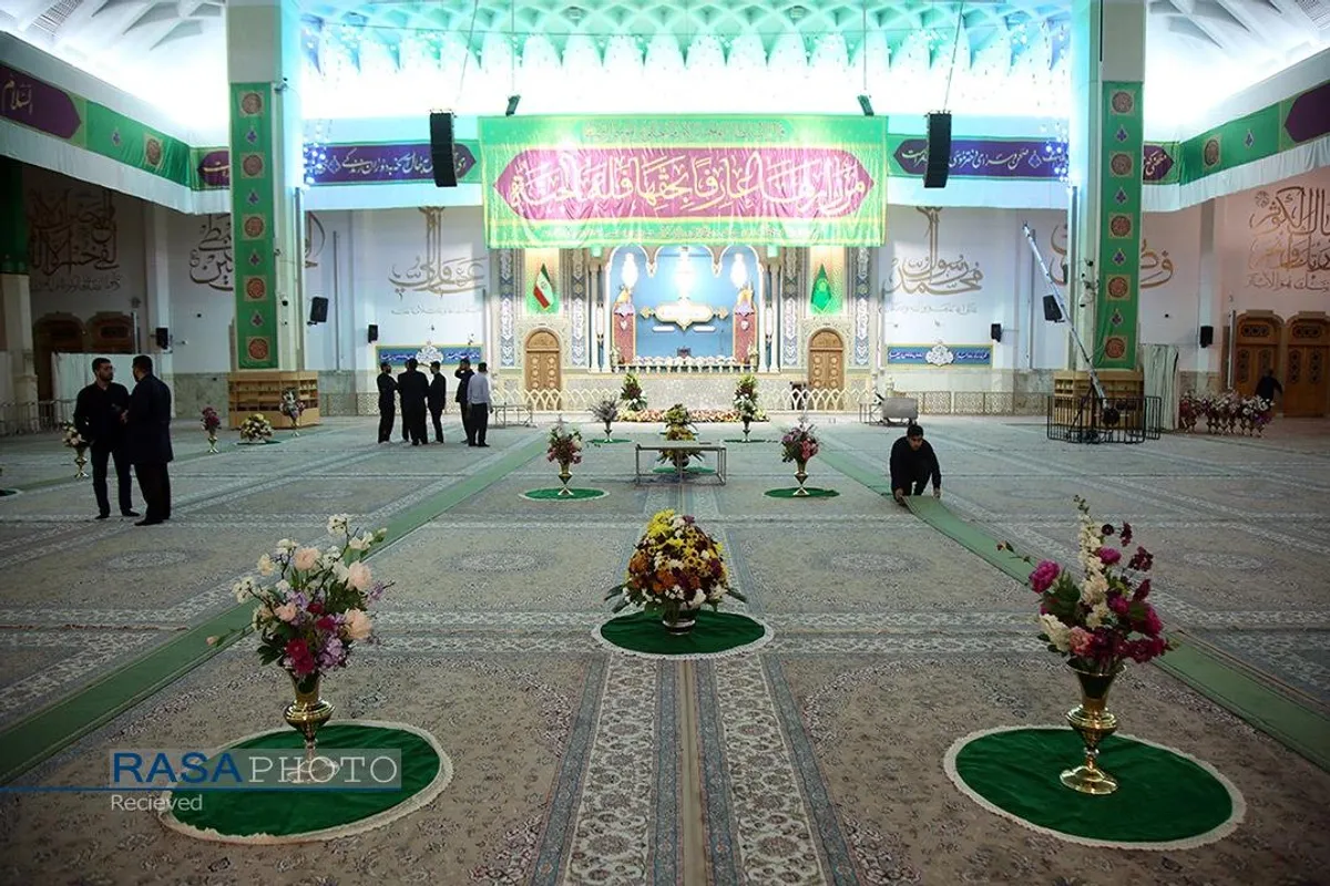 آیین گل آرایی ضریح مطهر کریمه اهل&zwnj;بیت(س) به مناسبت دهه کرامت