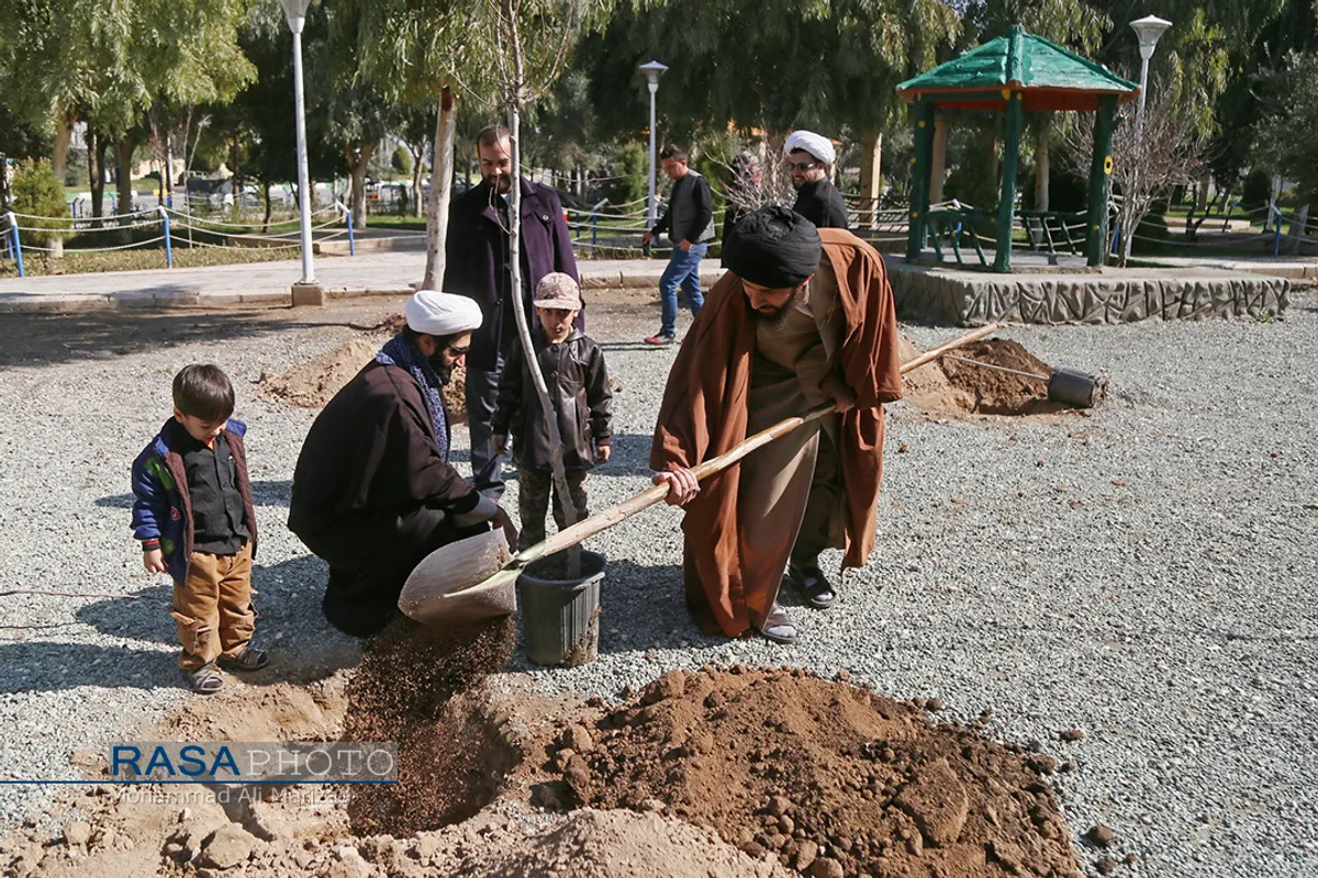 آئین درختکاری خانوادگی طلاب