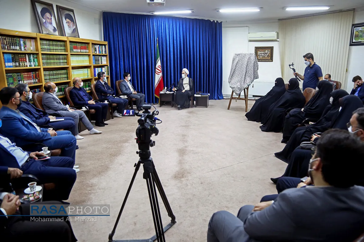 رونمایی از کتاب "سی سالگی" زندگینامه شهید صادقی با حضور آیت الله اعرافی