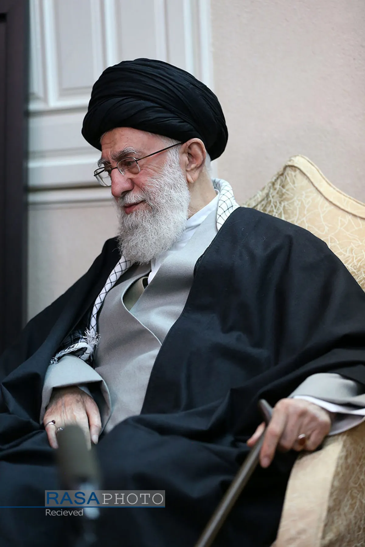 حضور رهبر معظم انقلاب اسلامی در منزل سردار شهید سپهبد سلیمانی