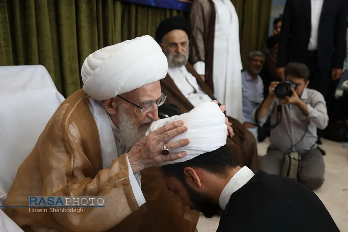 جشن عمامه گذاری طلاب در روز میلاد حضرات پیامبر اعظم و امام جعفر صادق (علیهما السلام)