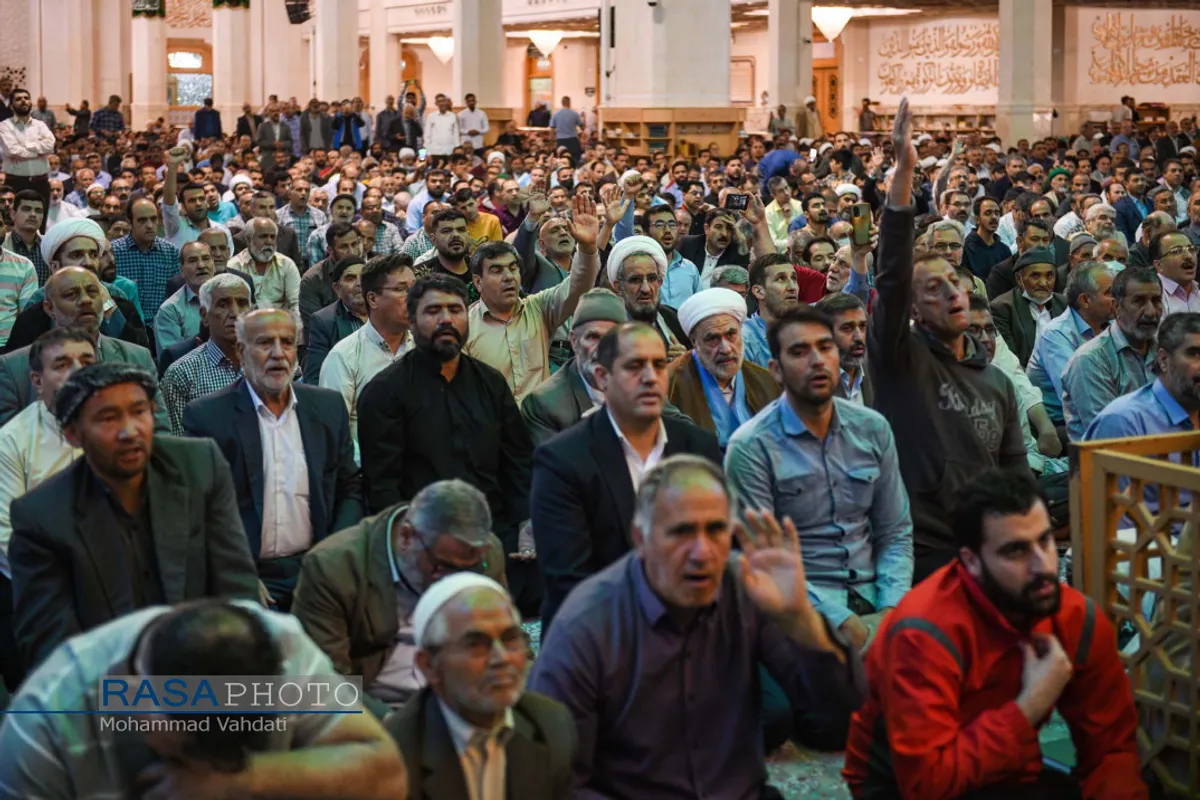اقامه نماز عید فطر در حرم کریمه اهلبیت(ع)