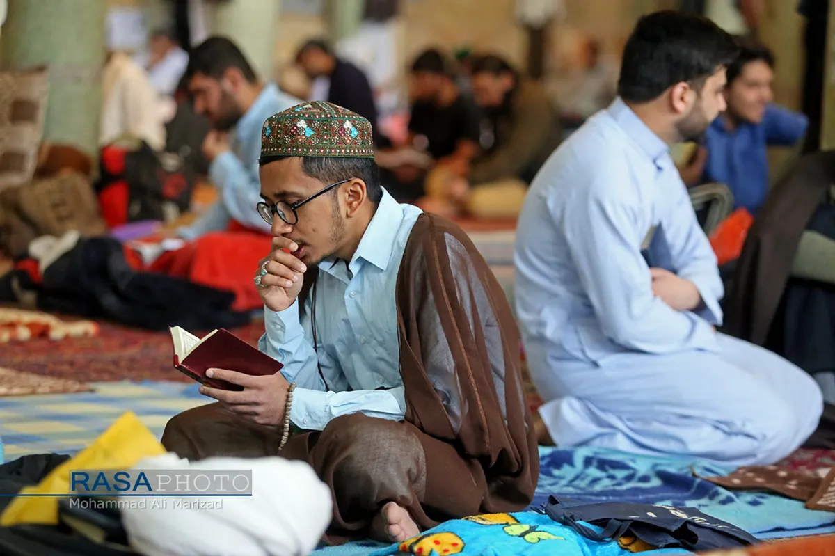 آیین معنوی اعتکاف در قم