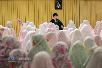 مراسم جشن تکلیف دختران دانش&zwnj;آموز با حضور مقام معظم رهبری