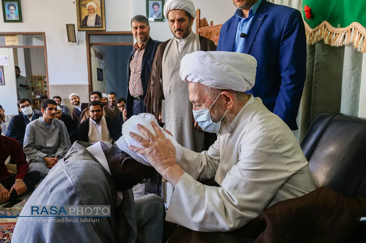 جشن عمامه&zwnj;گذاری طلاب توسط حضرت آیت الله سبحانی