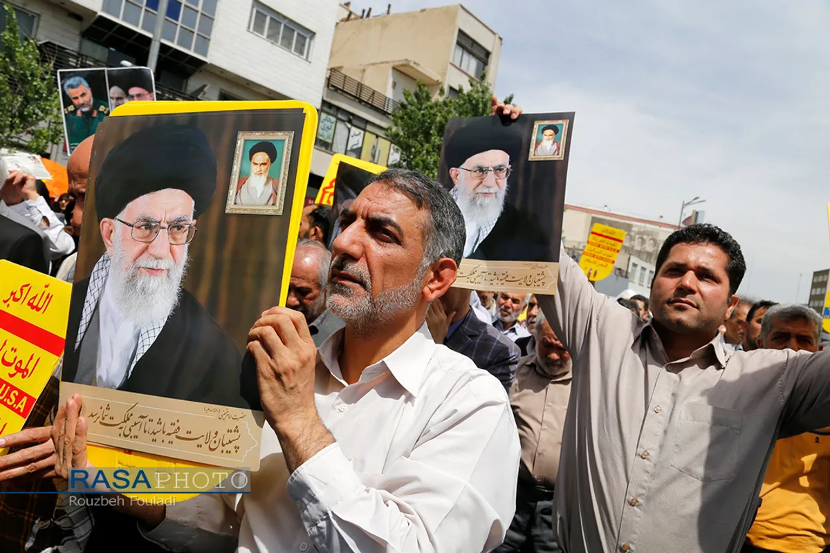راهپیمایی نمازگزاران تهرانی در حمایت از بیانیه شورای عالی امنیت ملی&lrm;