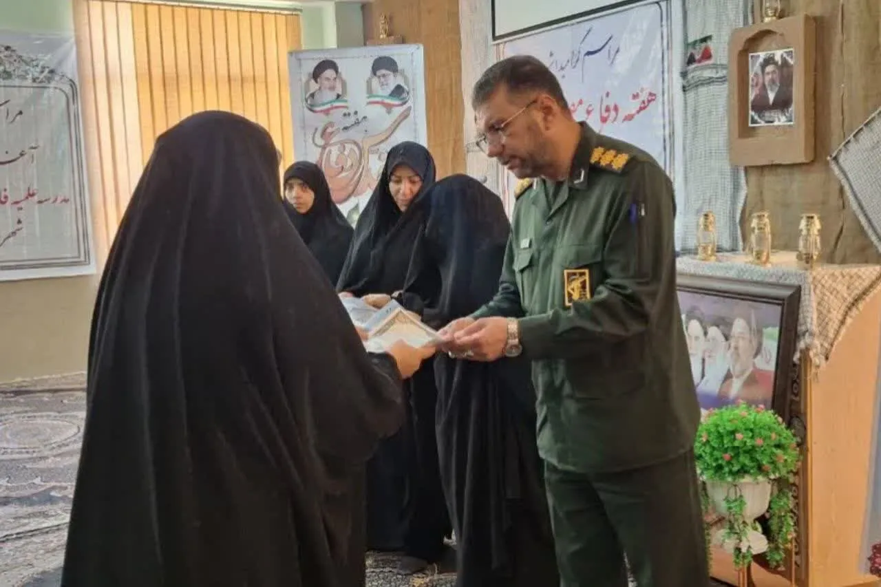 تجلیل از پژوهشگران برگزیده مقالات کوتاه‌نوشت در مدرسه فاطمه‌الزهرا داراب