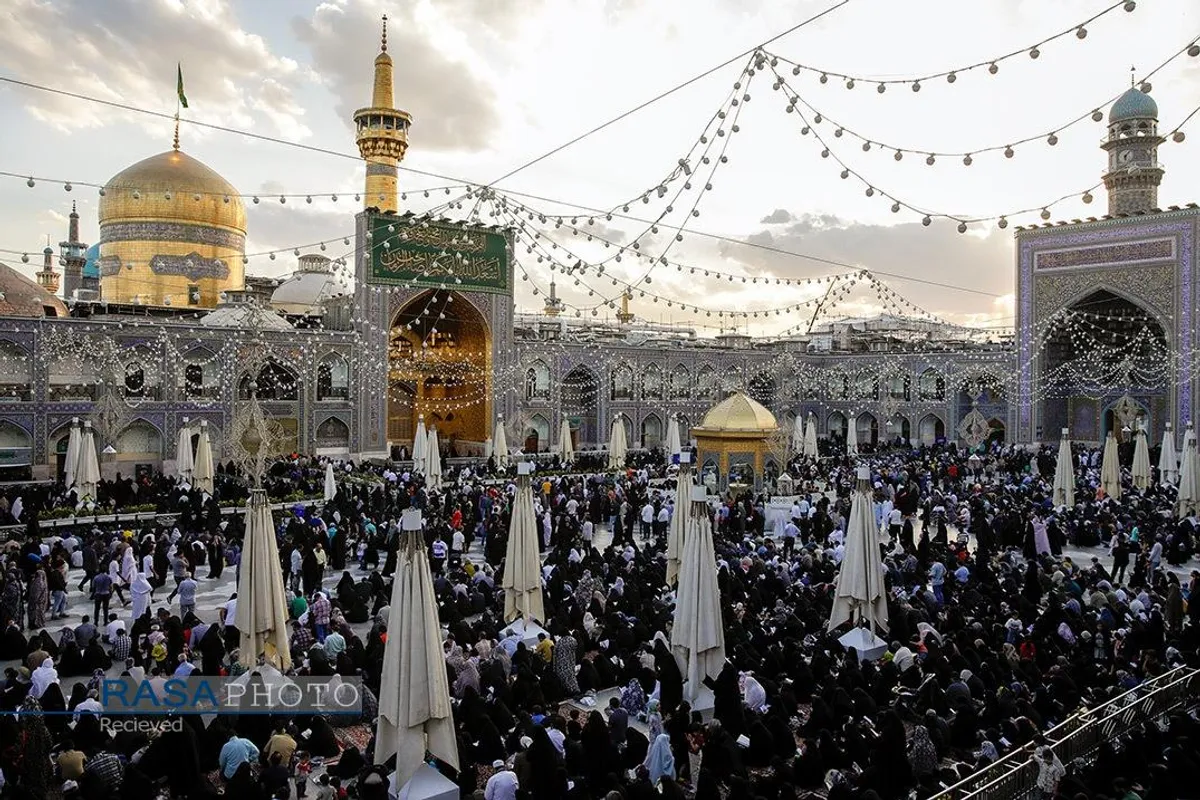 قرائت دعای پرفیض عرفه در حرم مطهر رضوی