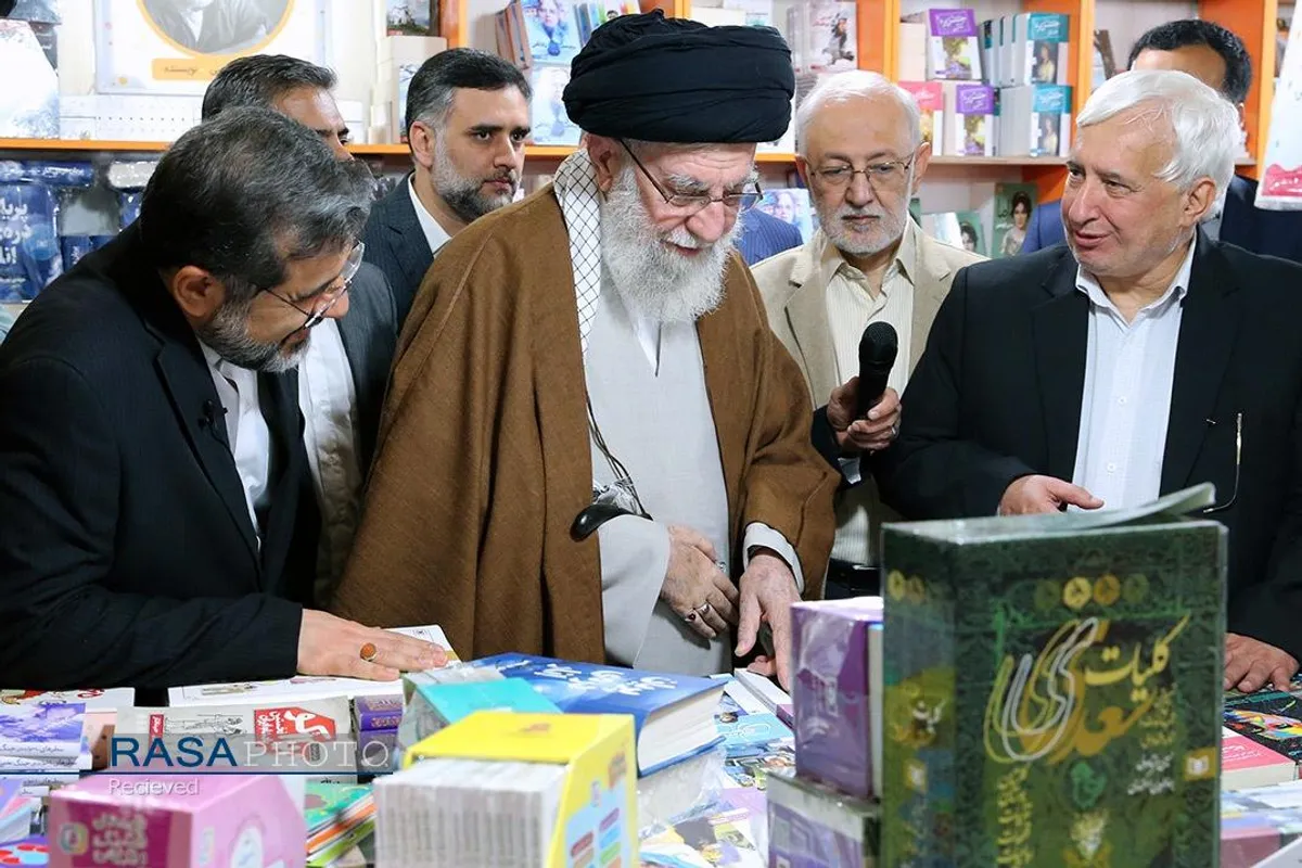 بازدید رهبر معظم انقلاب از سی و پنجمین نمایشگاه بین&zwnj;المللی کتاب تهران