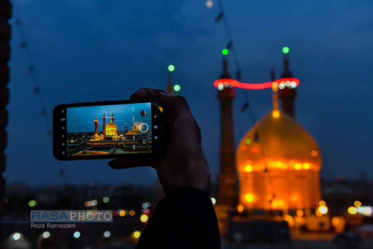 آیین تعویض پرچم حرم در شب وفات حضرت معصومه (سلام الله علیها)