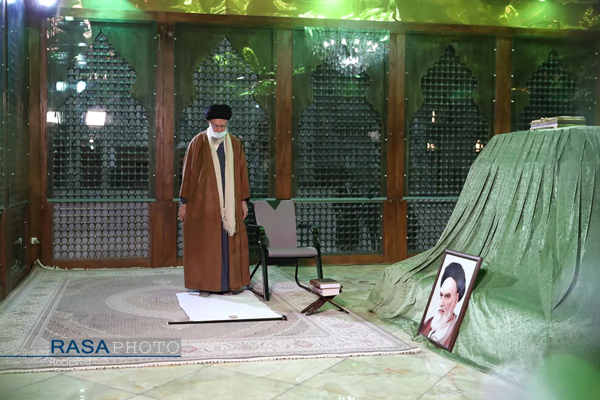حضور مقام معظم رهبری در مرقد مطهر امام خمینی (ره) و گلزار شهیدان