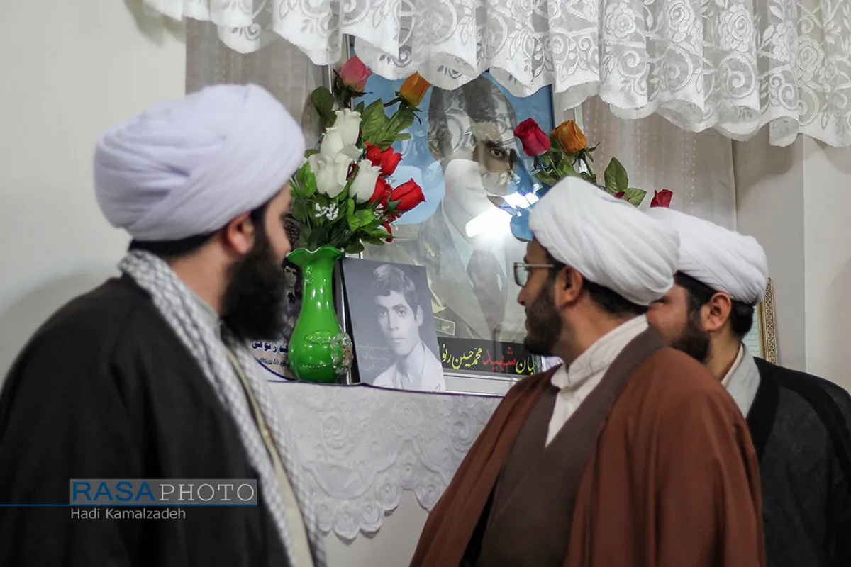 دیدار و تکریم خانواده شهدا با حضور جمعی از طلاب در بیرجند&lrm;