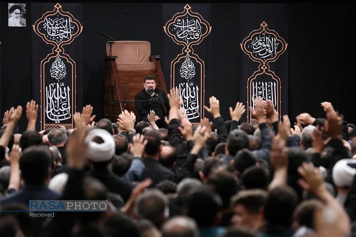 اولین شب عزاداری حضرت اباعبدالله الحسین (علیه&zwnj;السلام) با حضور رهبر انقلاب