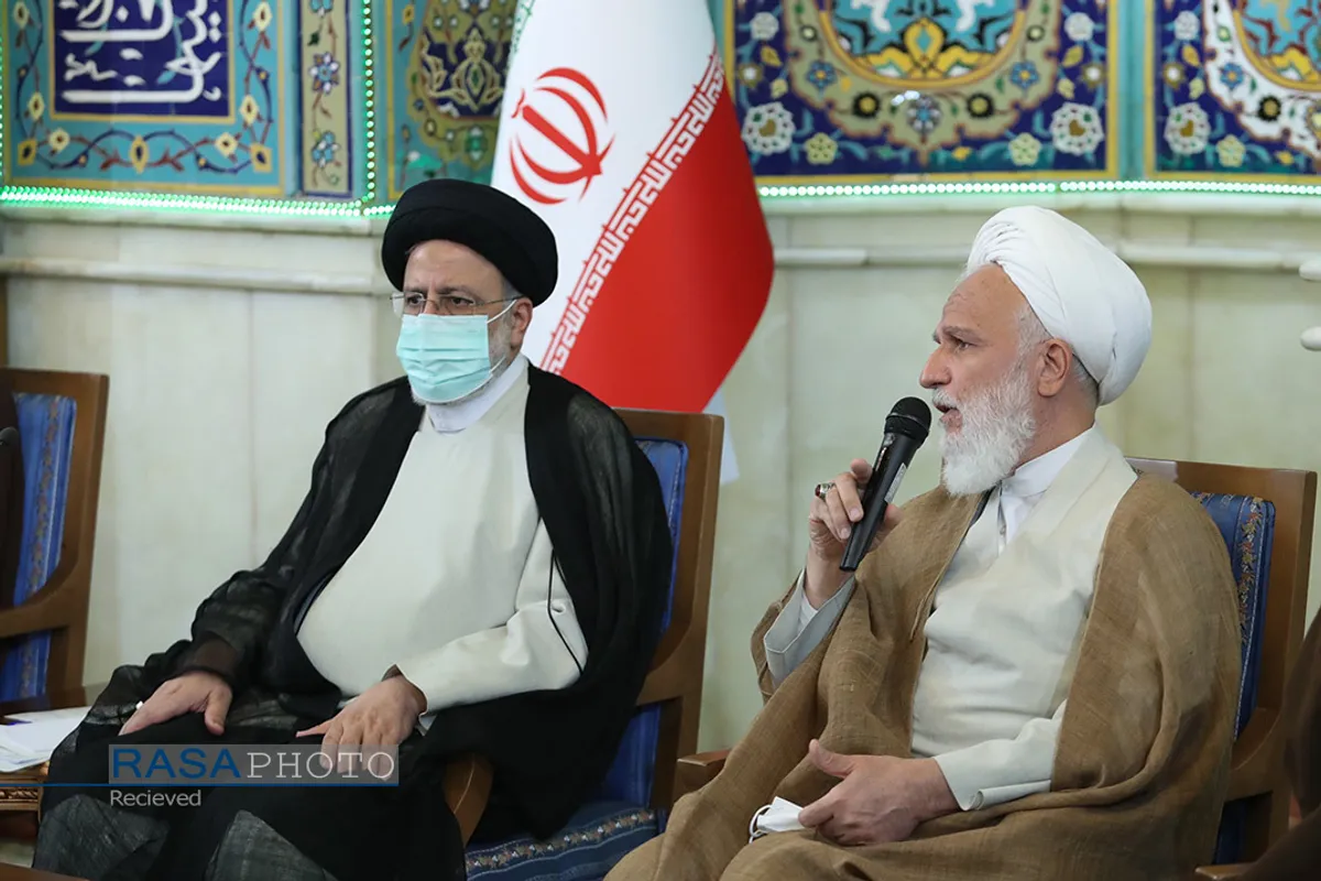 دیدار جمعی از علما و شخصیت&zwnj;های حوزوی با رئیس جمهور