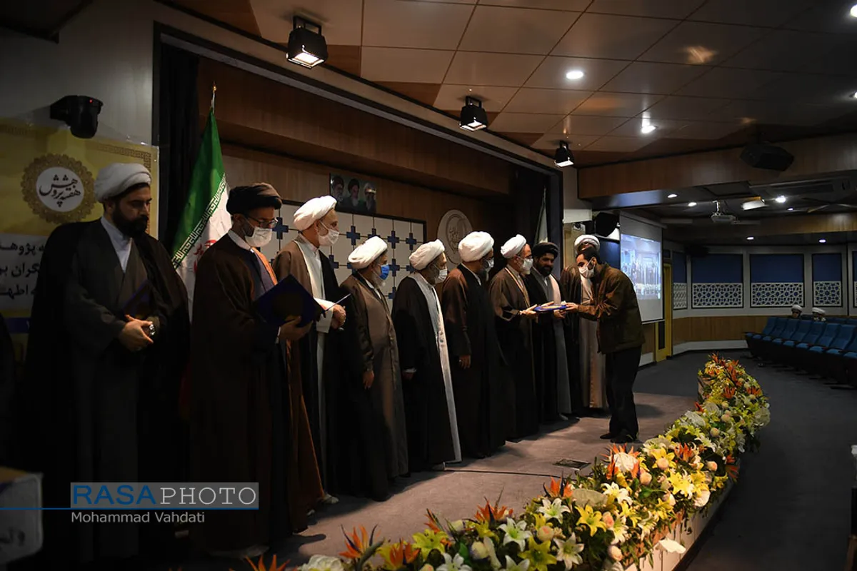مراسم گرامیداشت هفته پژوهش و تجلیل از پژوهشگران برتر مرکز فقهی ائمه اطهار (ع)