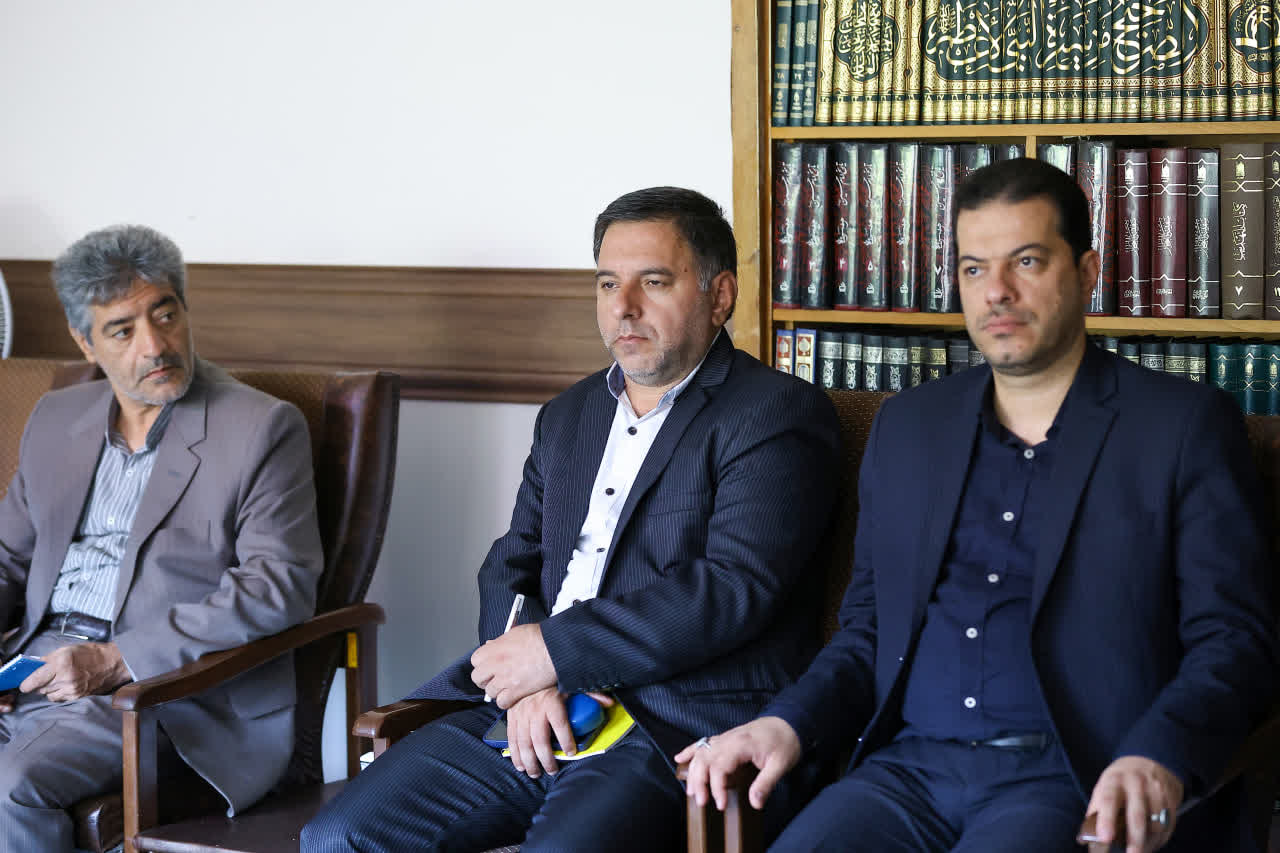 دیدار اعضای کانون مداحان تبریز با امام جمعه تبریز+ تصاویر دیدار اعضای کانون مداحان تبریز با امام جمعه تبریز+ تصاویر
