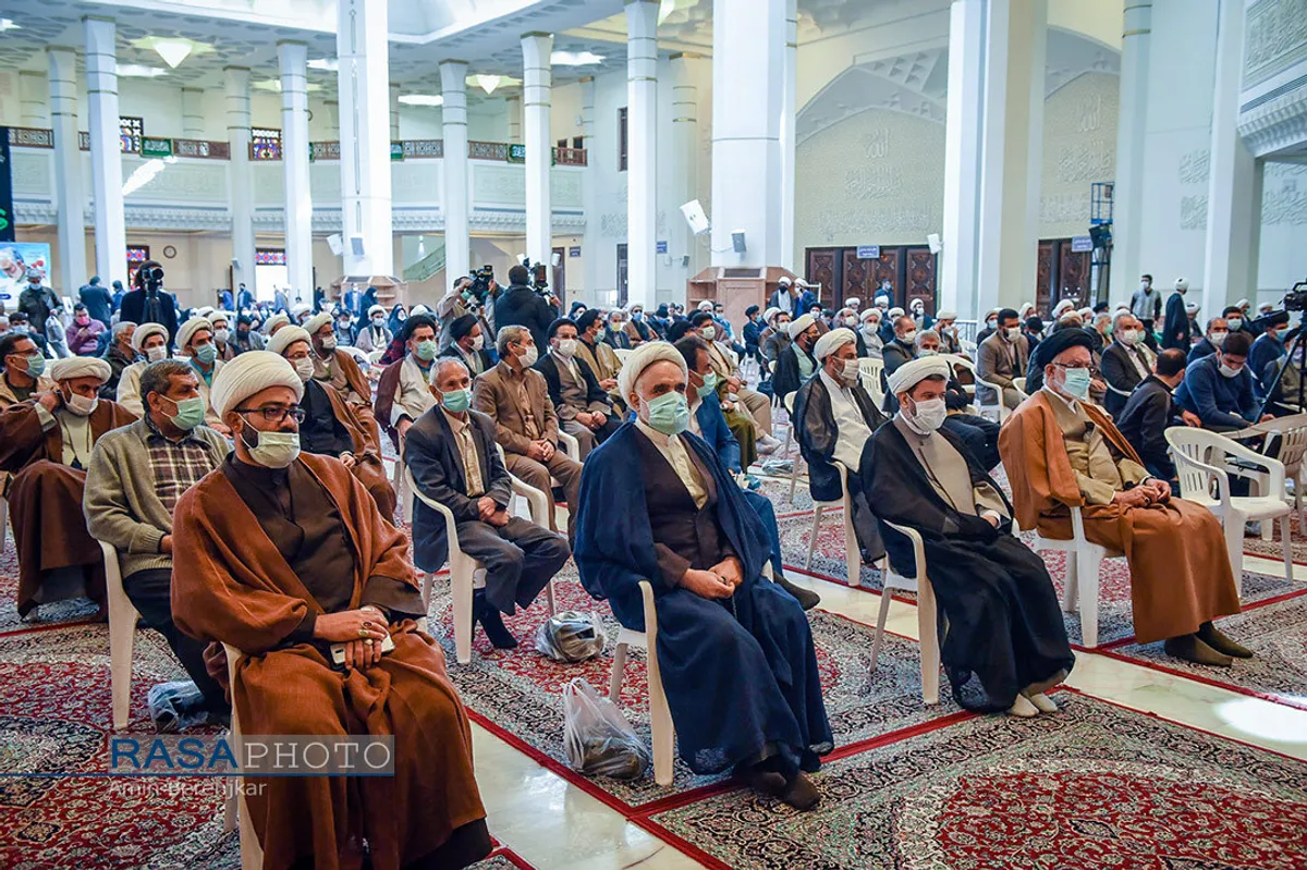 مراسم ارتحال آیت الله مصباح یزدی در حرم مطهر احمد بن موسی (ع) در شیراز&lrm;