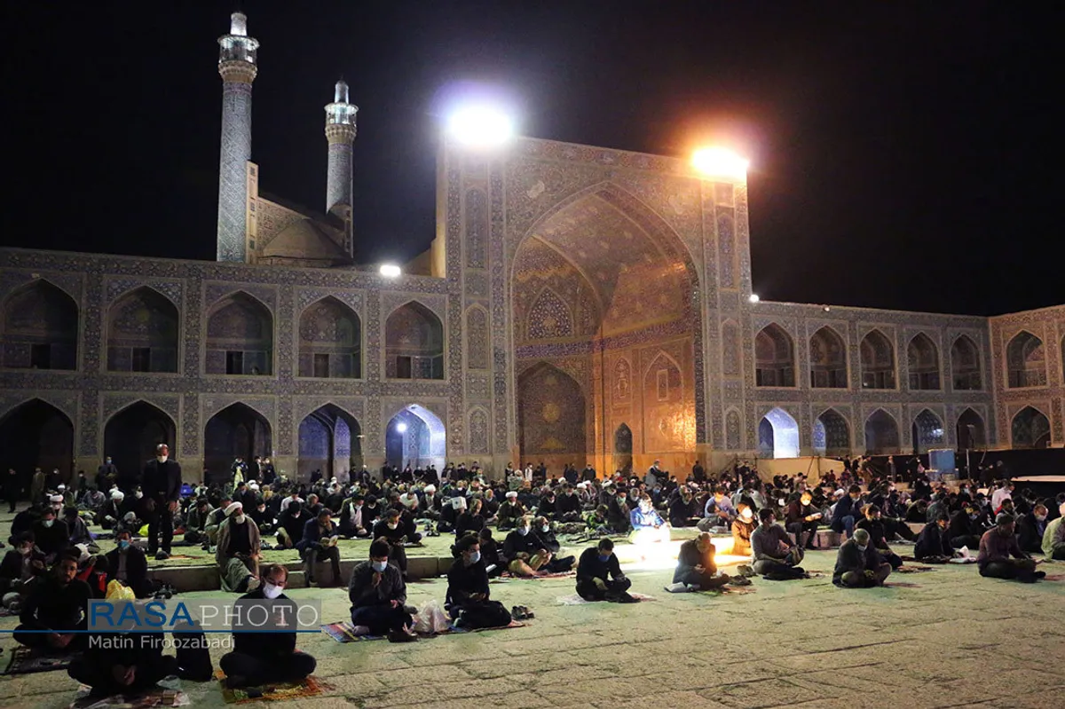 مراسم احیای شب قدر در مسجد امام اصفهان با حضور آیت الله مهدوی&lrm;