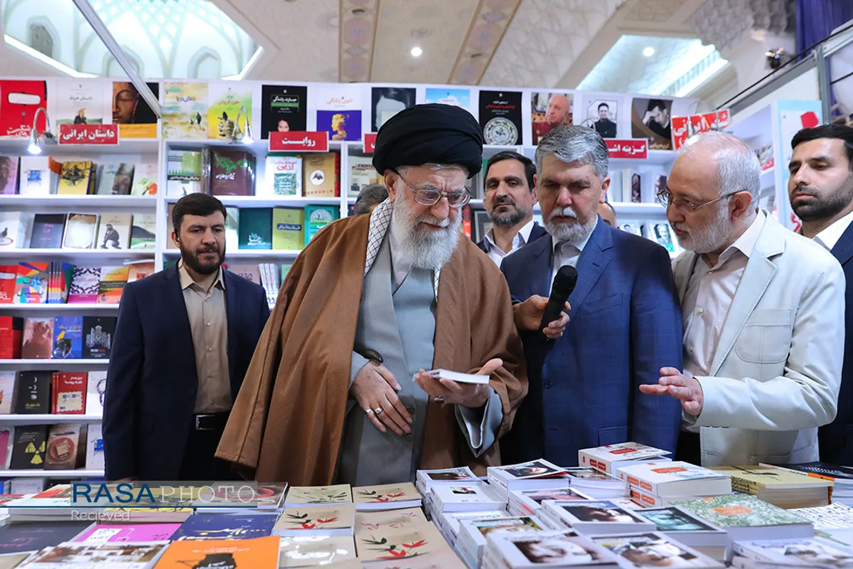 بازدید مقام معظم رهبری از سی و&zwnj;&zwnj; دومین نمایشگاه بین&zwnj;المللی کتاب تهران