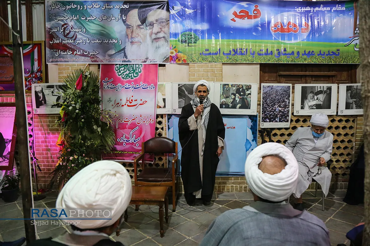 حضور تعدادی از طلاب جانباز در بیت امام راحل (ره)