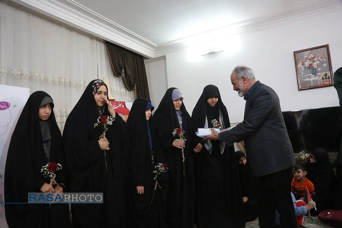 رونمایی اولین کتاب کودکانه مجموعه قهرمان من