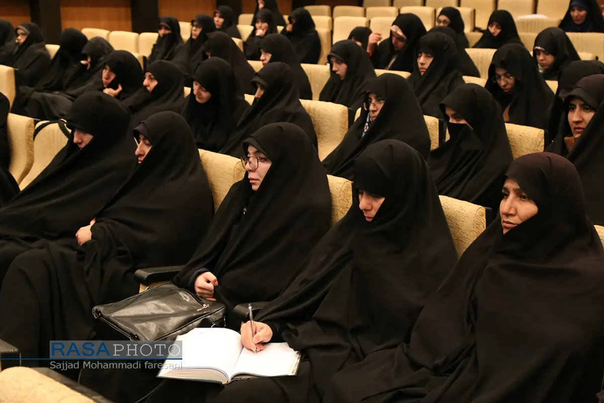 نشست بصیرتی بررسی ابعاد فتنه ۸۸ ویژه اساتید و طلاب خواهر استان چهارمحال و بختیاری