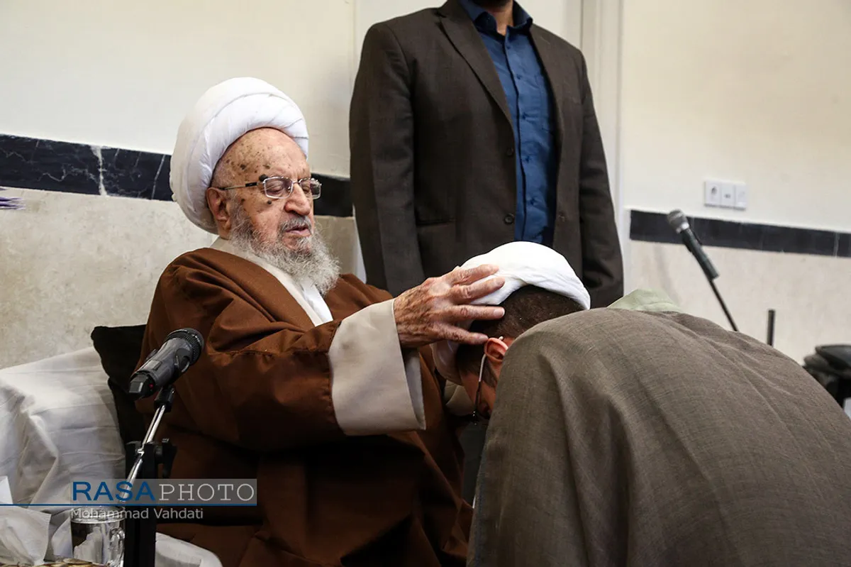 جشن&zwnj;های عمامه&zwnj;گذاری طلاب حوزه علمیه قم در بیوت مراجع تقلید و  علما