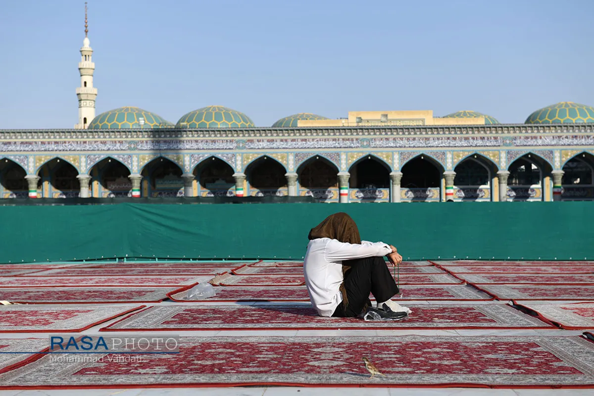 حال و هوای مسجد مقدس جمکران در روز عرفه