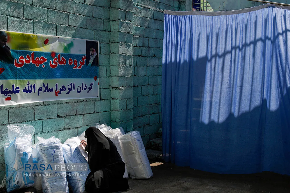 تولید جهادی ماسک و لباس گان توسط بانوان طلبه در مشهد
