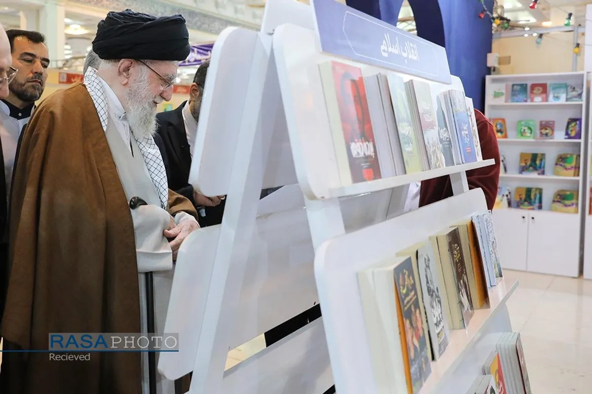 بازدید رهبر معظم انقلاب از سی و پنجمین نمایشگاه بین&zwnj;المللی کتاب تهران