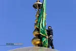 آیین تعویض پرچم گنبد منور رضوی در روز میلاد امام رضا(علیه&zwnj;السلام)