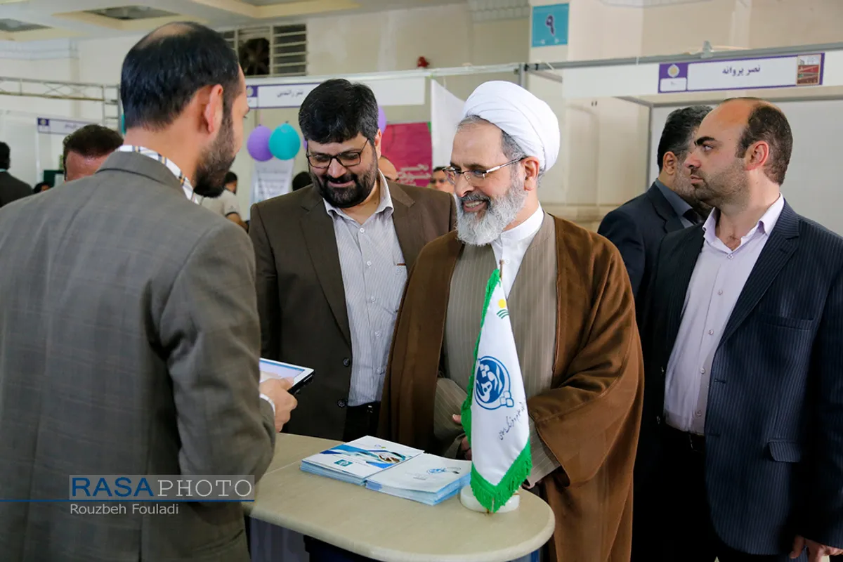 بازدید آیت الله اعرافی مدیر حوزه&zwnj;های علمیه از نمایشگاه بین المللی کتاب