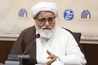 نشست خاطره&zwnj;گویی رزمندگان حوزوی و رونمایی از کتاب عبور از شیشه&zwnj;های شکسته