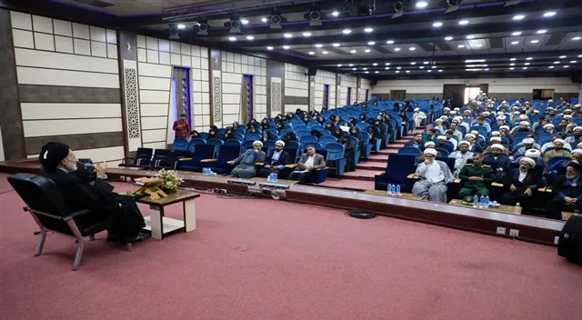 روحانیون آموزش و پرورش در خط مقدم مقابله با جنگ ترکیبی دشمن هستند
