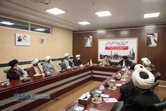 نشست صمیمی جمعی از نخبگان حوزه با حجت الاسلام والمسلمین عماد