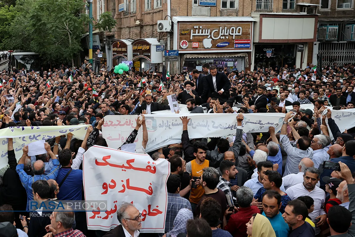استقبال مردمی از رئیس جمهور در مسیر ارگ تبریز
