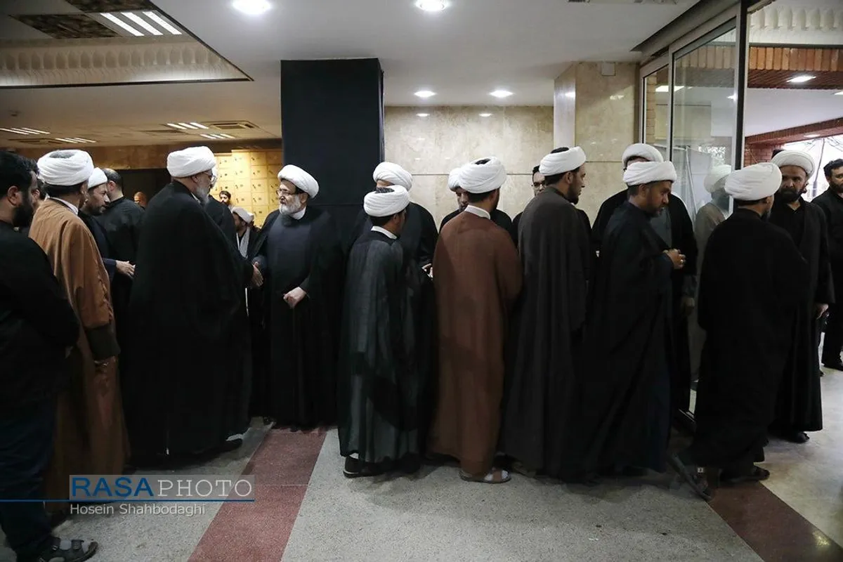 حضور شخصیت&zwnj;های حوزوی و گروه&zwnj;های مردم در دفتر حزب الله لبنان در قم