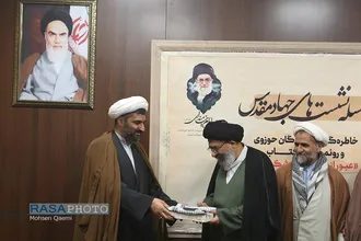 نشست خاطره&zwnj;گویی رزمندگان حوزوی و رونمایی از کتاب عبور از شیشه&zwnj;های شکسته