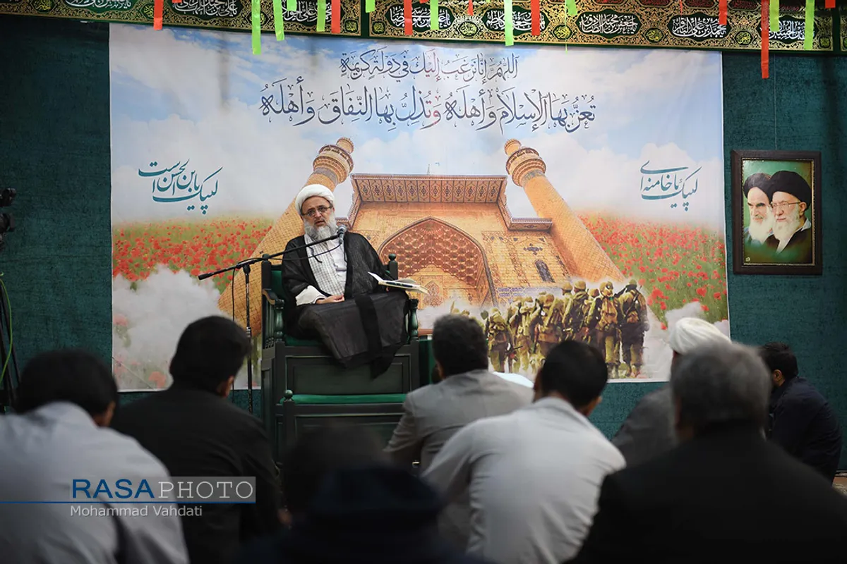 مناجات خوانی شب&zwnj;های ماه مبارک رمضان در هیئت محبین اهلبیت