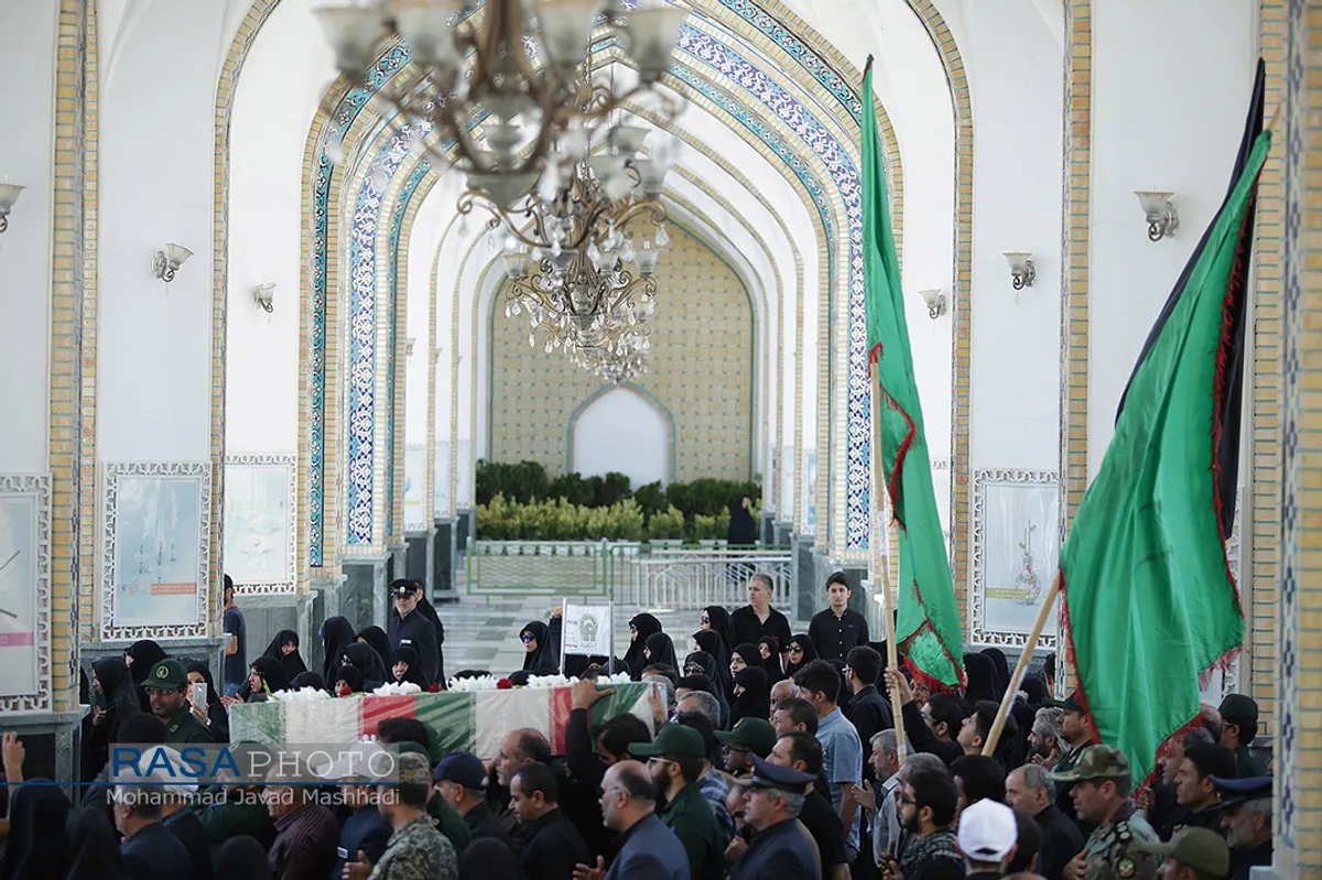 تشییع پیکر شهید حسین مهاجر در حرم امام رضا (علیه السلام&lrm;)