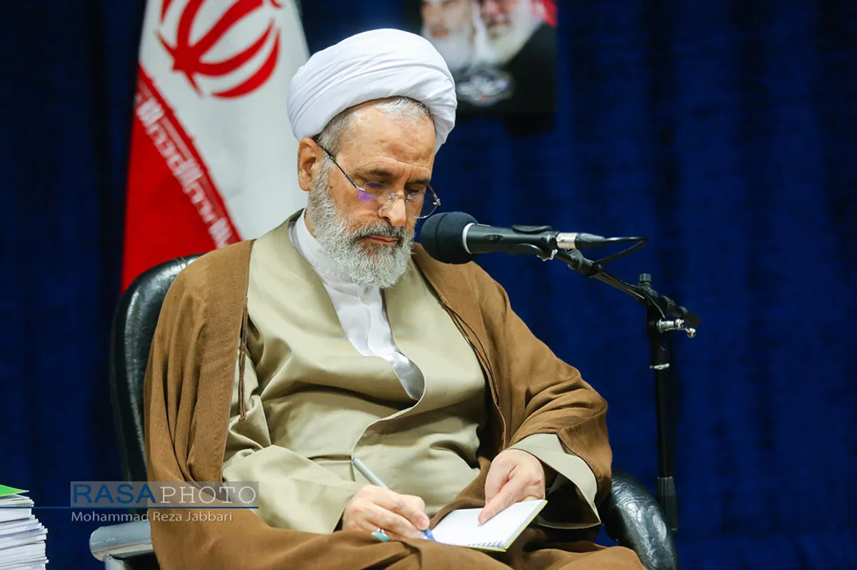 سفر دبیر شورای عالی انقلاب فرهنگی به قم