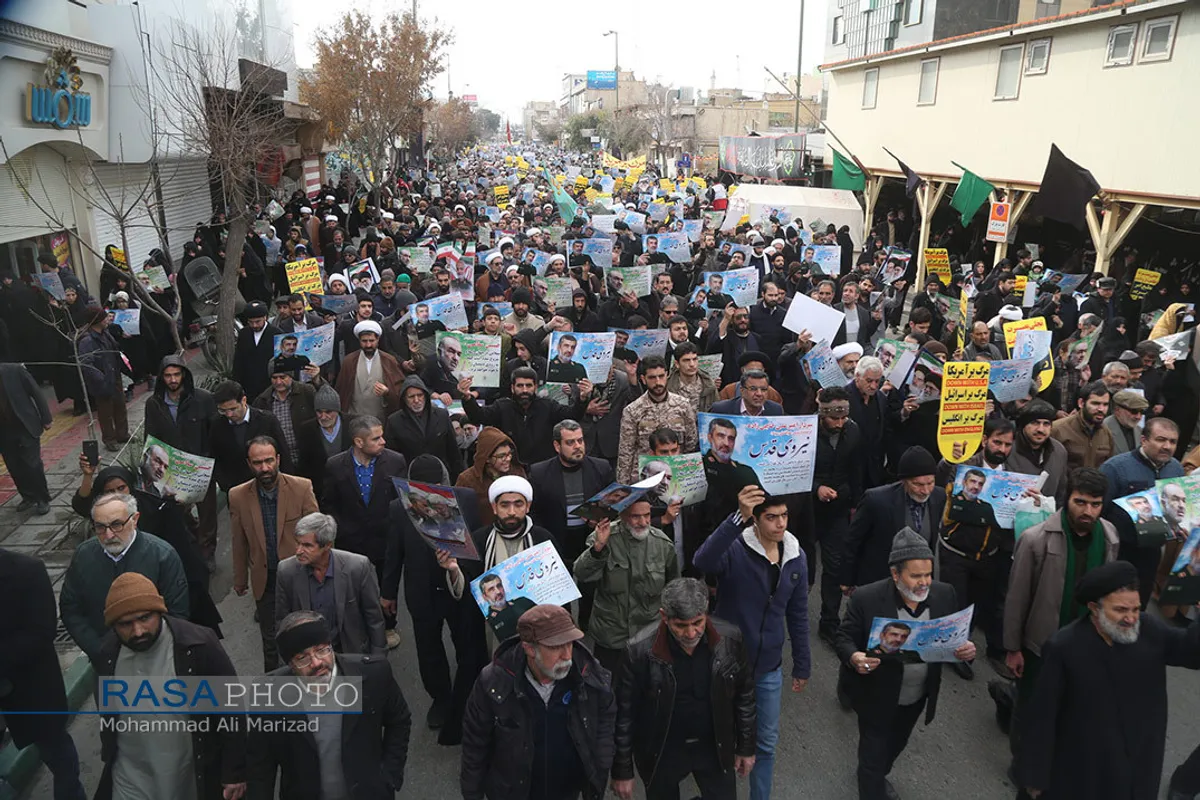 راهپیمایی نمازگزاران قم در حمایت ازسپاه و اقتدار و امنیت نظام اسلامی