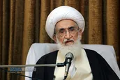 مردم نان ندارند؛ مسؤولان به جای حل مشکلات دنبال ایجاد حواشی هستند