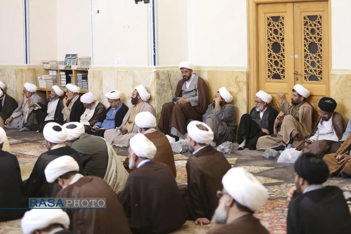 دیدار اعضای مجمع نمایندگان طلاب با آیت الله شب زنده&zwnj;دار