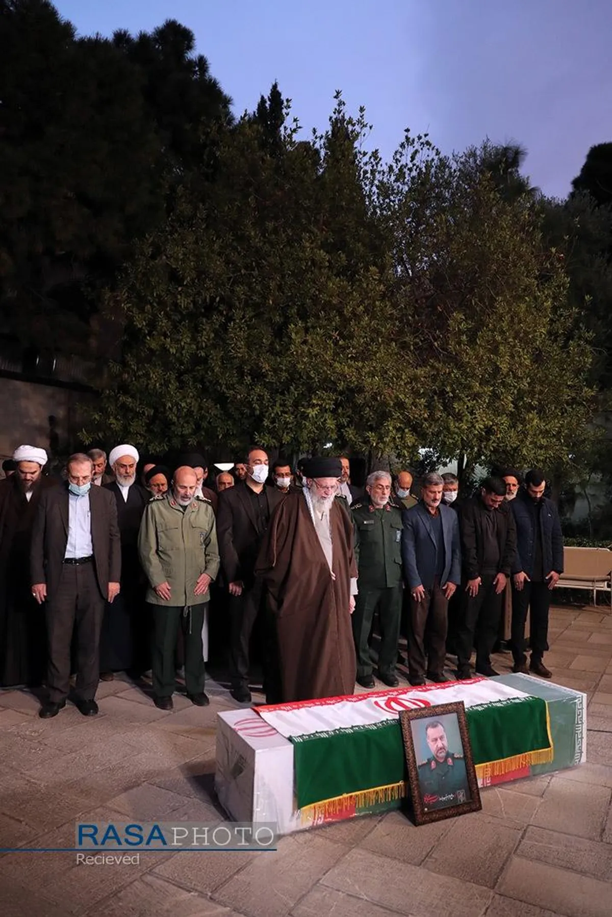 اقامه نماز توسط مقام معظم رهبری بر پیکر سردار شهید سیدرضی موسوی