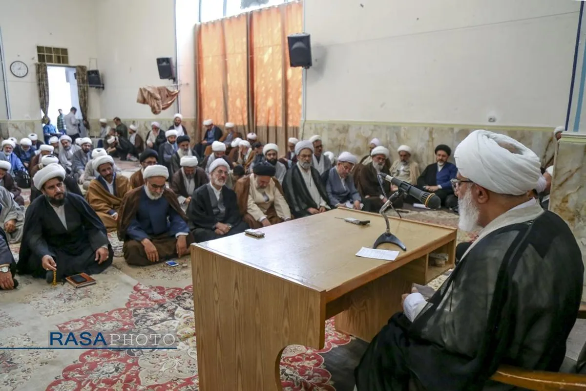 دیدار اعضای مجمع نمایندگان طلاب با آیت الله شب زنده&zwnj;دار